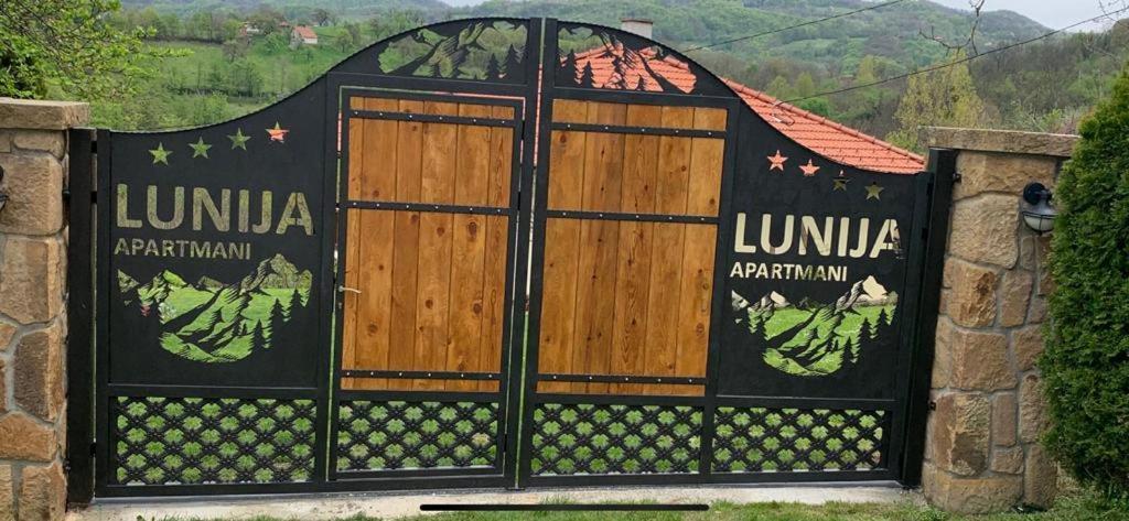 Apartmani Lunija Gornji Milanovac Buitenkant foto