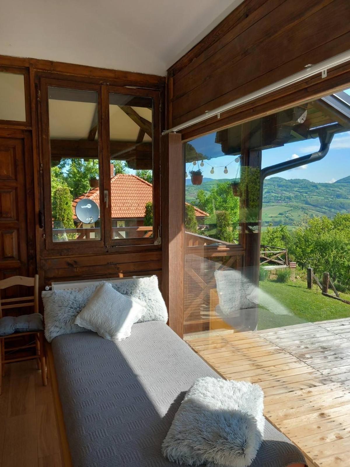 Apartmani Lunija Gornji Milanovac Buitenkant foto